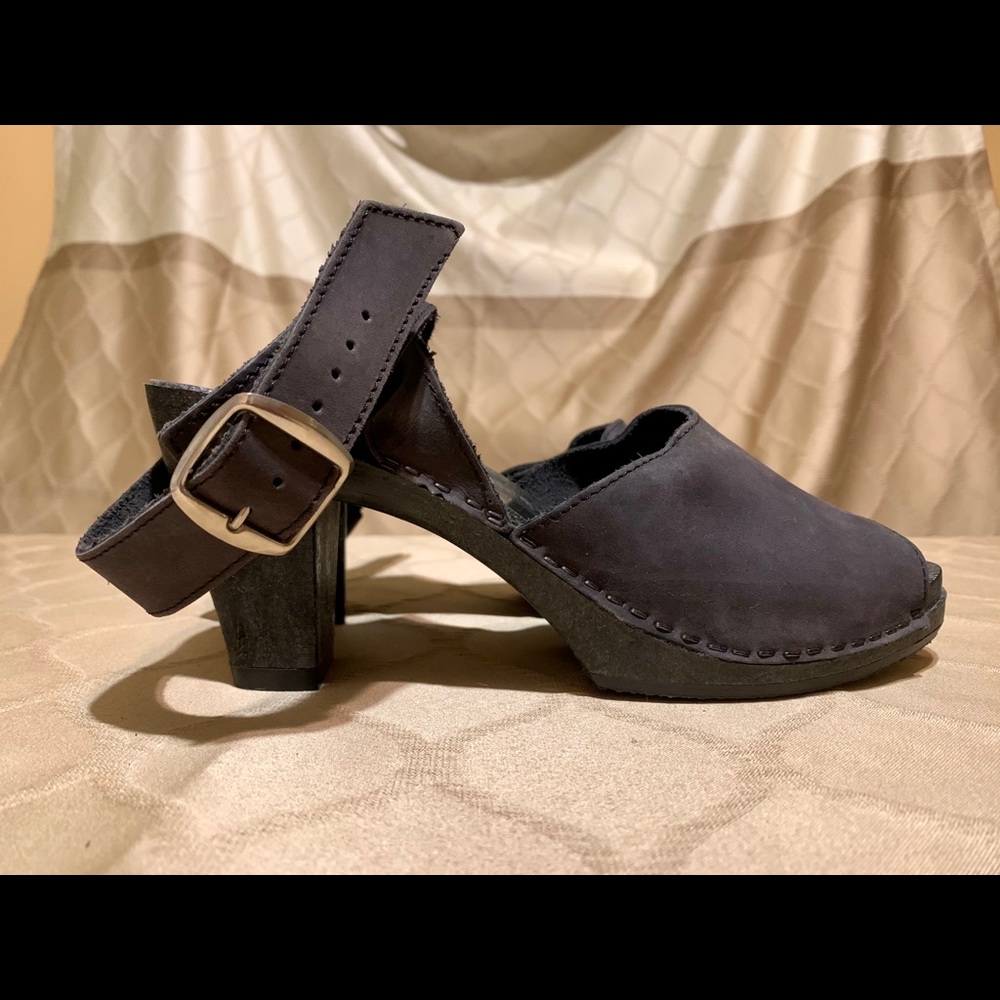 Dolce Ankle Strap Heels Size 8 NWOT